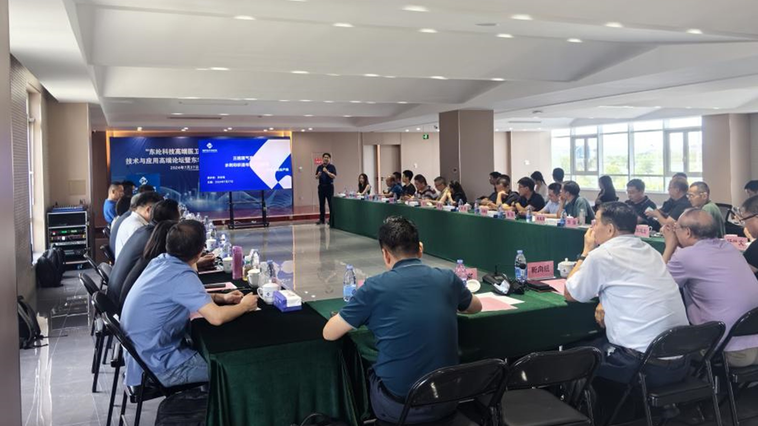 “東綸科技高端醫衛用水刺非織造布生產線”技術與應用高端論壇<br>在天津濱海成功舉辦
