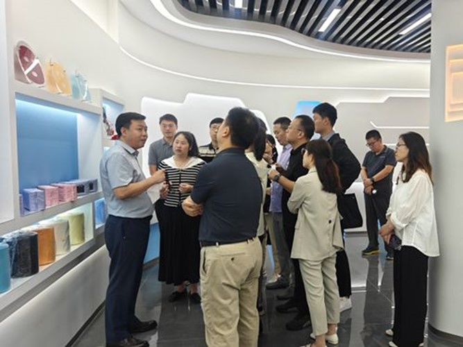 中國(guó)產(chǎn)業(yè)用紡織品行業(yè)協(xié)會(huì)領(lǐng)導(dǎo)一行赴 東綸科技實(shí)業(yè)（天津）有限公司參觀調(diào)研