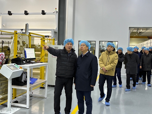 天津經濟技術開發區黨委書記、管委會主任洪世聰一行赴東綸天津公司安全檢查和慰問
